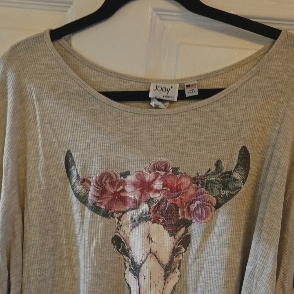 Jody Women's Beige Top with Floral Skull Design